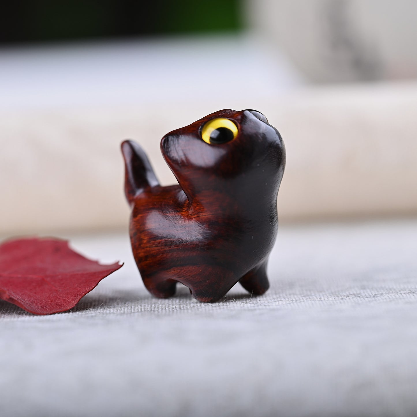 Green Sandalwood Ebony Wood Sandalwood Small Leaf Red Sandalwood Mini Lucky Cat Peace Decoration | Zen Ara Grove