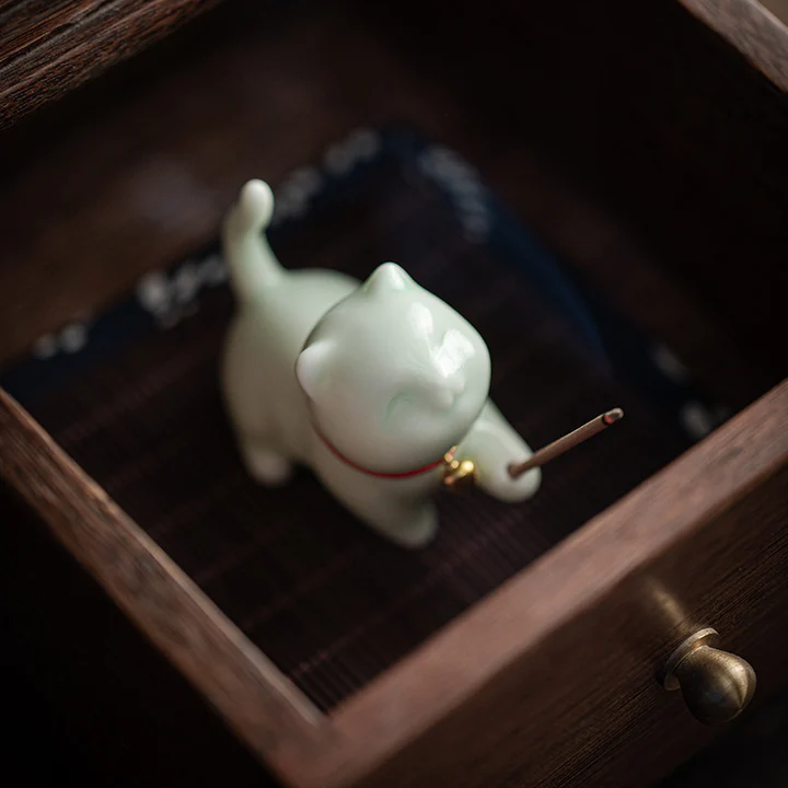 Mini Lucky Cat Kitten Tea Pet Ceramic Home Desk Figurine Decoration With Bamboo Mat| Zen Ara Grove