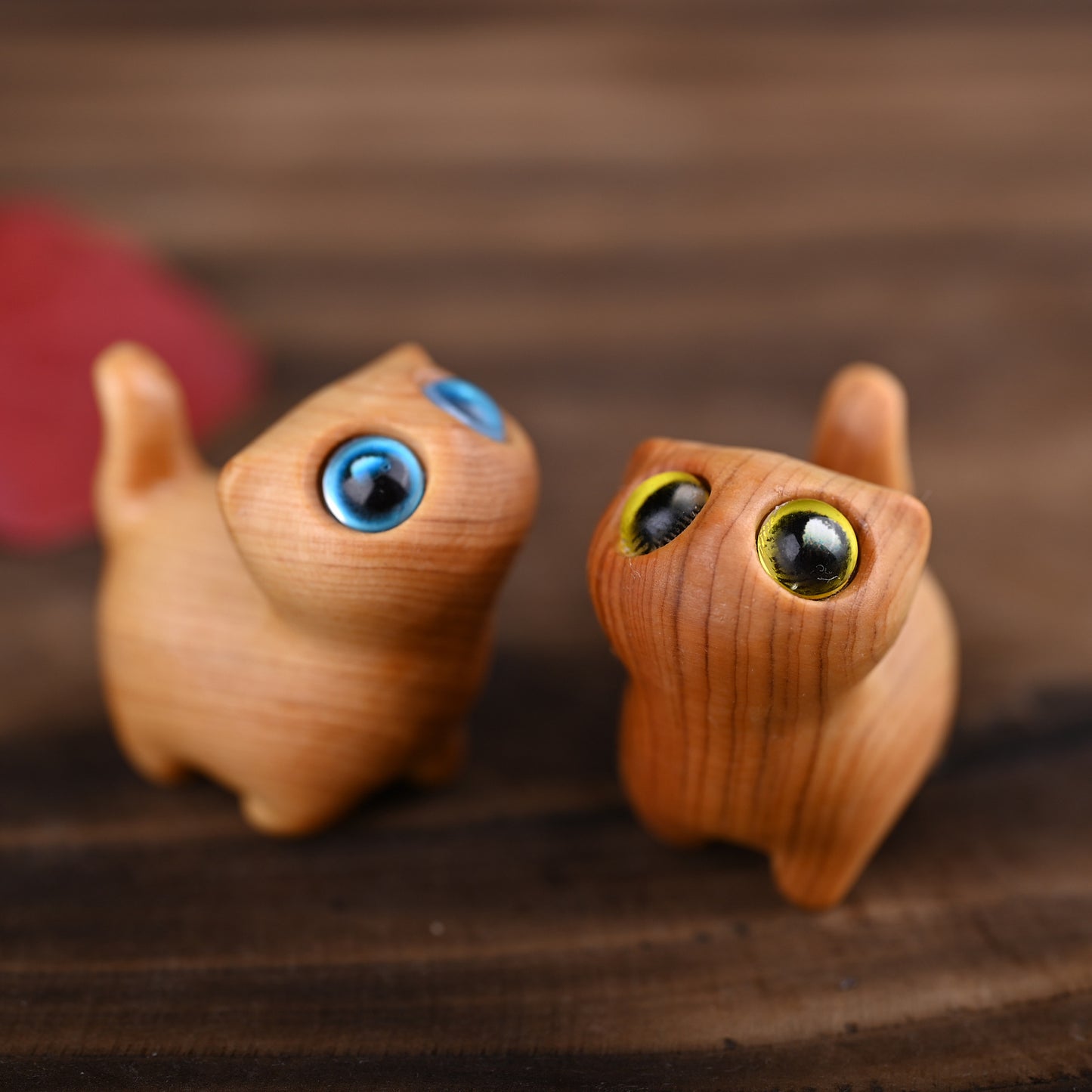 Green Sandalwood Ebony Wood Sandalwood Small Leaf Red Sandalwood Mini Lucky Cat Peace Decoration | Zen Ara Grove