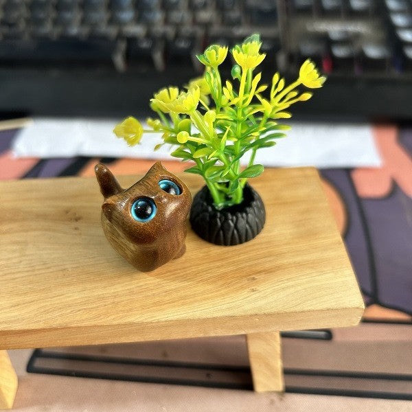 Green Sandalwood Ebony Wood Sandalwood Small Leaf Red Sandalwood Mini Lucky Cat Peace Decoration | Zen Ara Grove