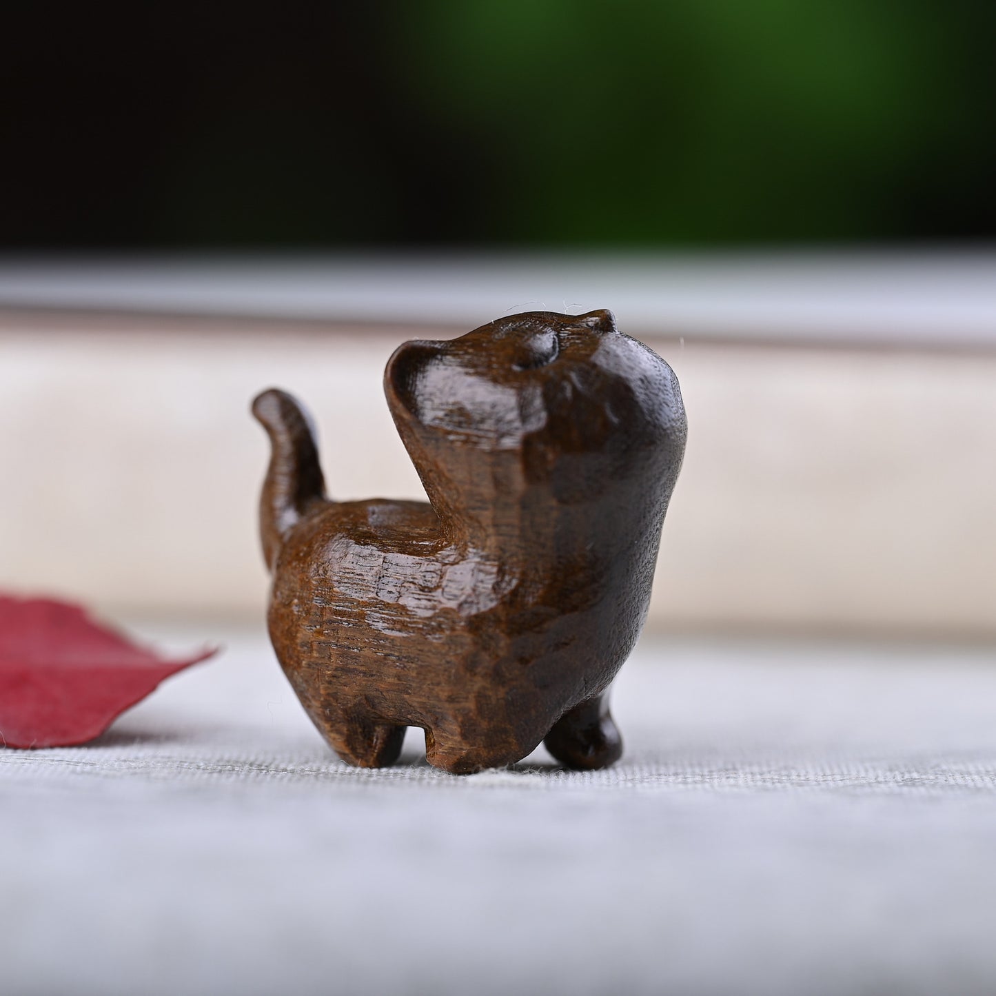 Green Sandalwood Ebony Wood Sandalwood Small Leaf Red Sandalwood Mini Lucky Cat Peace Decoration | Zen Ara Grove