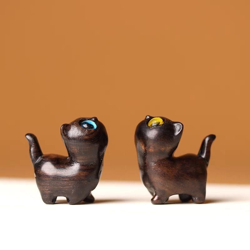 Green Sandalwood Ebony Wood Sandalwood Small Leaf Red Sandalwood Mini Lucky Cat Peace Decoration | Zen Ara Grove