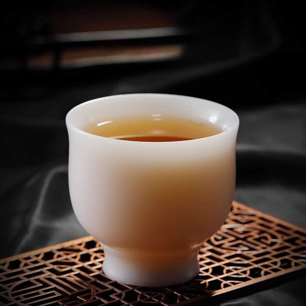 Ivory-White Glazed Artisan Teacup – Silky Smooth Finish, Cool to the Touch | Zen Ara Grove