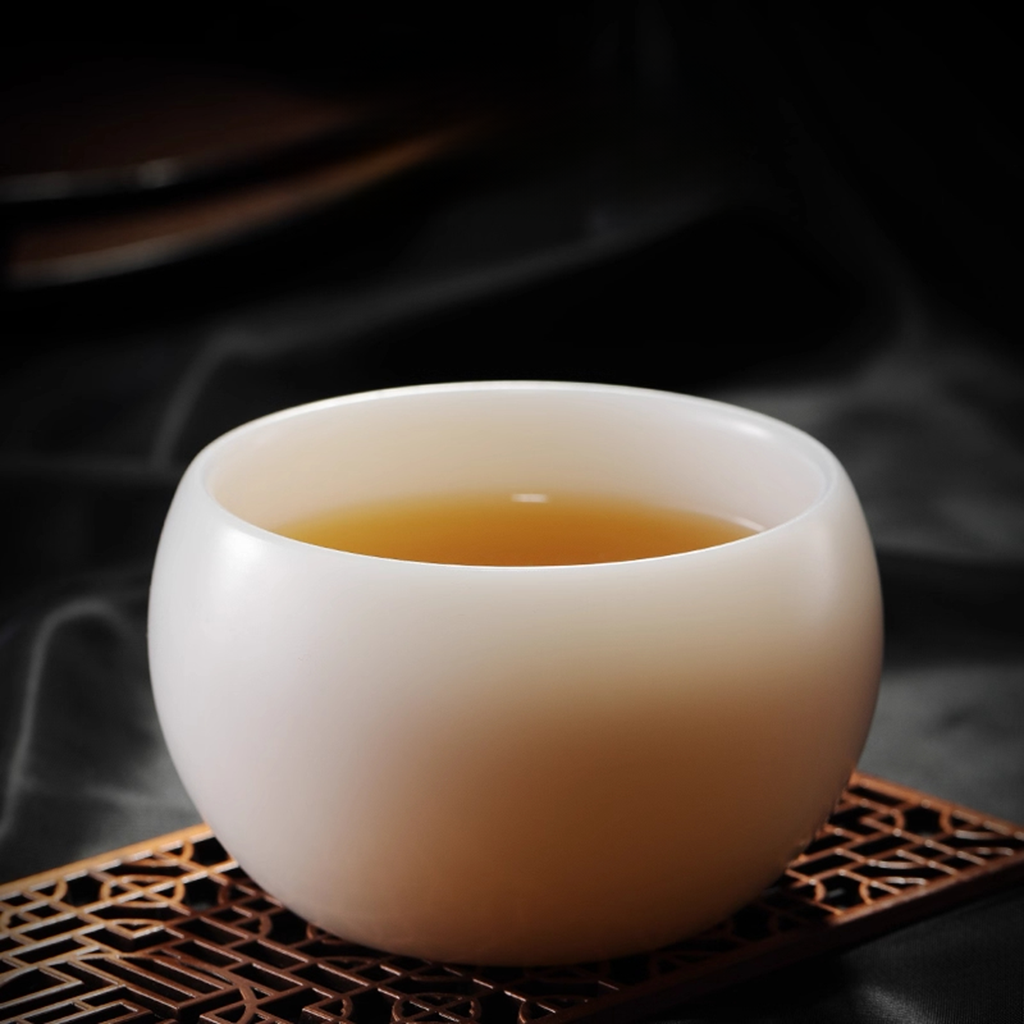 Ivory-White Glazed Artisan Teacup – Silky Smooth Finish, Cool to the Touch | Zen Ara Grove