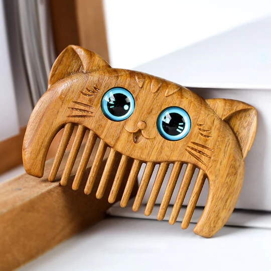 Simple Cat Pattern Green Sandalwood Cure Portable Comb | Zen Ara Grove