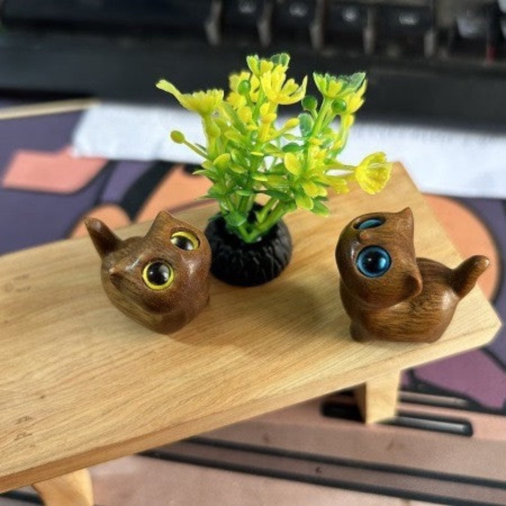 Green Sandalwood Ebony Wood Sandalwood Small Leaf Red Sandalwood Mini Lucky Cat Peace Decoration | Zen Ara Grove