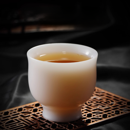Ivory-White Glazed Artisan Teacup – Silky Smooth Finish, Cool to the Touch | Zen Ara Grove