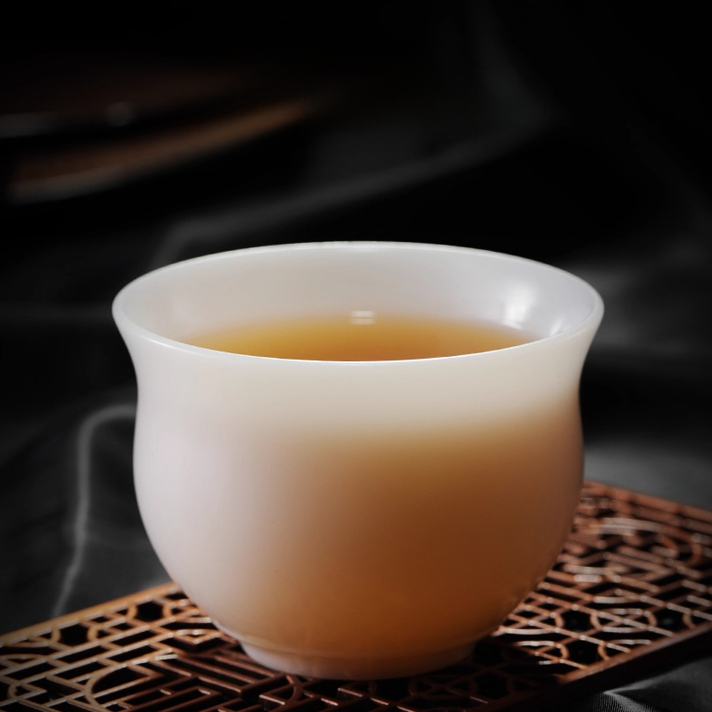 Ivory-White Glazed Artisan Teacup – Silky Smooth Finish, Cool to the Touch | Zen Ara Grove