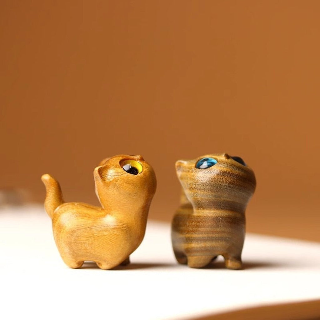 Green Sandalwood Ebony Wood Sandalwood Small Leaf Red Sandalwood Mini Lucky Cat Peace Decoration | Zen Ara Grove