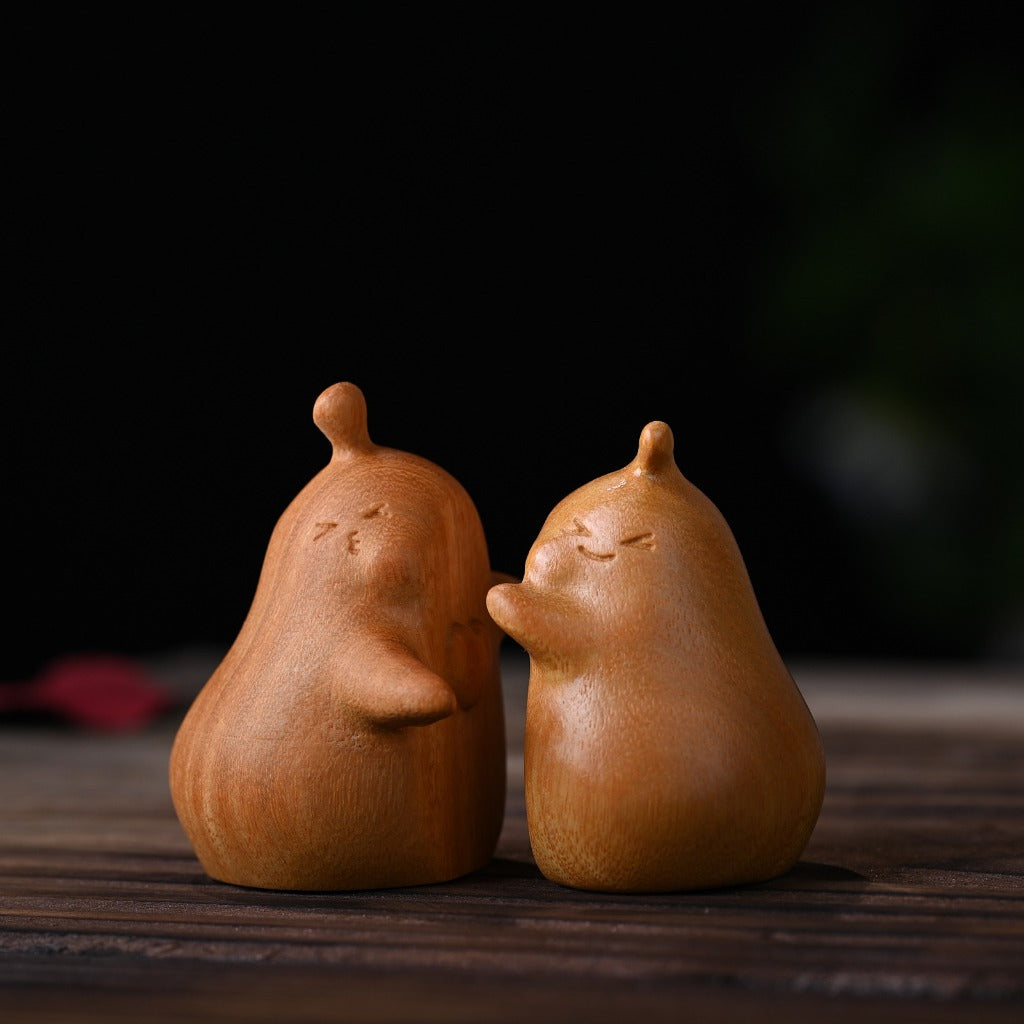 Hold the Bond, Touch the Soul – Golden Sandalwood · BàoBào Lí | Zen Ara Grove